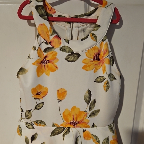 Yellow and White Girls Formal Dress Size 12 - Picture 2 of 6